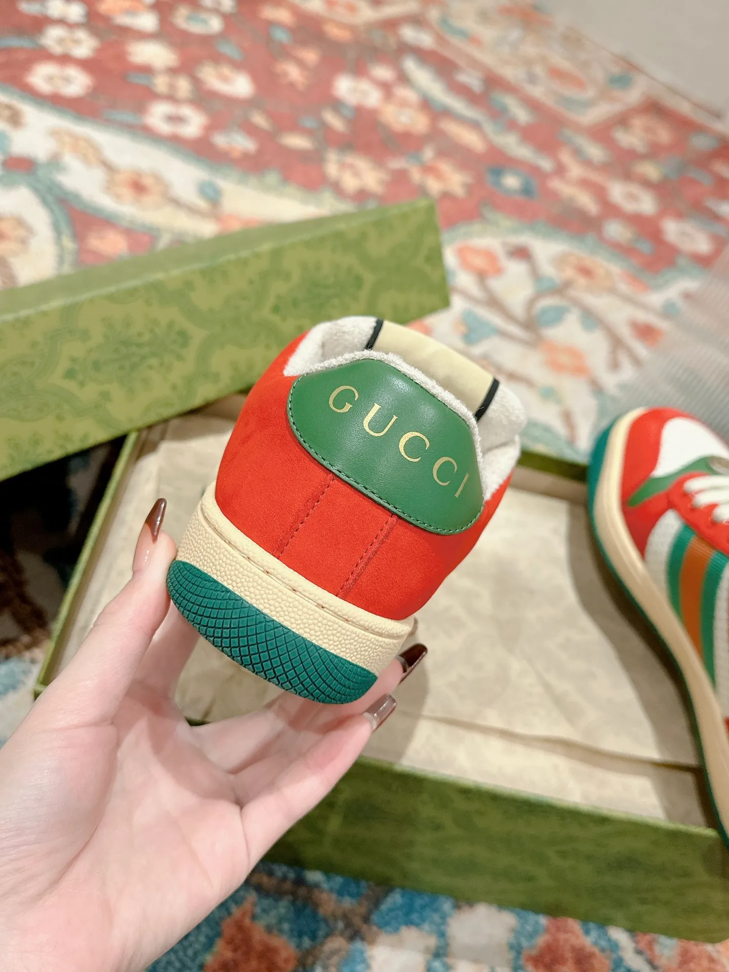 👟👟Ex-factory price 560👟👟 Men ➕10 Gucci————Purchase version GG series distressed dirty shoes-hot style is coming! 9 times out of 10 sales, you will definitely get the money. Ready stock! Spot goods! Spot goods! New colors added - the ultimate version on the market! Purchase the original version and develop it... fabric, material, outsole, and details can be compared at will! Open-mold Swarovski one-to-one replica rhinestone chain...Metal cherry pendant...Metal double G crystal cylindrical mark...Gucci original customized narrow webbing...Super flash series - flash diamond chain. The cherry decoration is detachable and can be changed into two to match with each other to show your personality. Exclusive color-brushed cowhide fabric. Hand-made distressed is very textured and has a sense of luxury! The details of the workmanship can be seen in the drawings, and no line is missed. The original terry cloth is delicate, soft and more comfortable and breathable. The privately stamped two-color original TPU outsole (lower layer is wider and the upper layer is narrower). Matching packaging⭐️ Size: Female 35-40 Male 39-44 (Female 41 Male 45 customized)